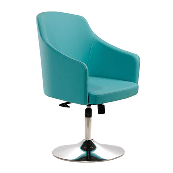 صندلی اپن رایانه صنعت مدل R930 به رنگ آبی و دارای پایه ای بلند که به محوری پهن میرسد می باشد.