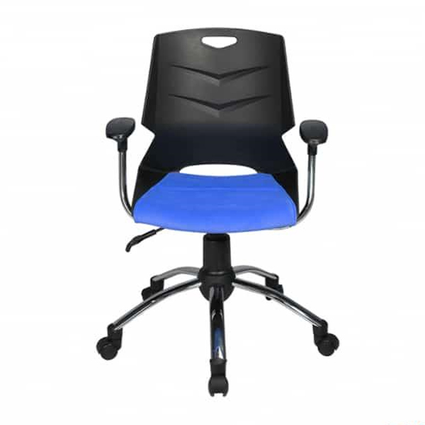 صندلی کارمندی راحتیران مدل F430T از پلاستیک مشکی ساخته شده است و 3 سال گارانتی دارد، نشیمن این صندلی تشک کف متحرک دارد.