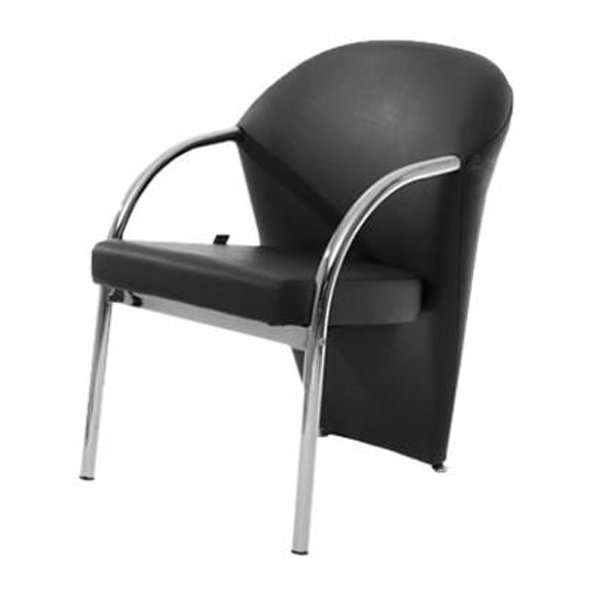 کف و پشت مبل تکنفره اداری مدل S-204 راد سیستم متصل و به رنگ مشکی می باشد.