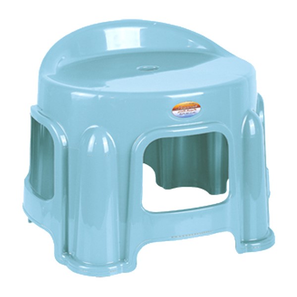 چهار پایه پلاستیکی ناصر پلاستیک مدل ۱۲۱۱ یک چهار پایه کوتاه به رنگ آبی است که تکیه گاهی نیز در پشت نشیمن دارد.