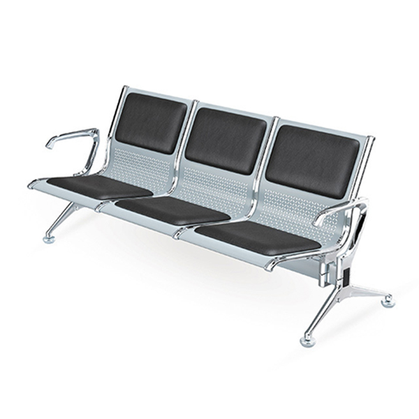 صندلی انتظار اروند مدل ۳۹۱۰ از زاویه رو به رو مشخص است و دارای تشک هایی مشکی در کف و پشت می باشد.