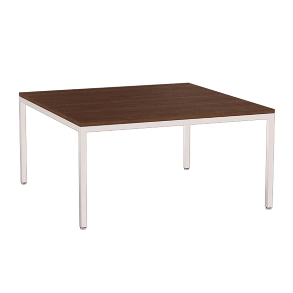 میز جلومبلی اروند مدل 5021MW دارای صفحه چوبی و پایه های فلزی می باشد.