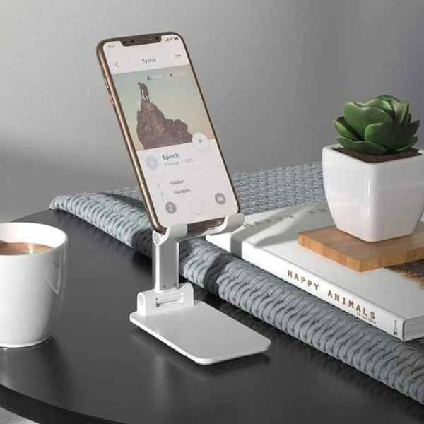 وجود پد های سیلیکونی در هولدر تاشو موبایل WMH002 ارگو مانع از سر خوردن و افتادن موبایل می شود، همچنین سبک بودن و قابلیت تا شوندگی مزیت های این محصول است.