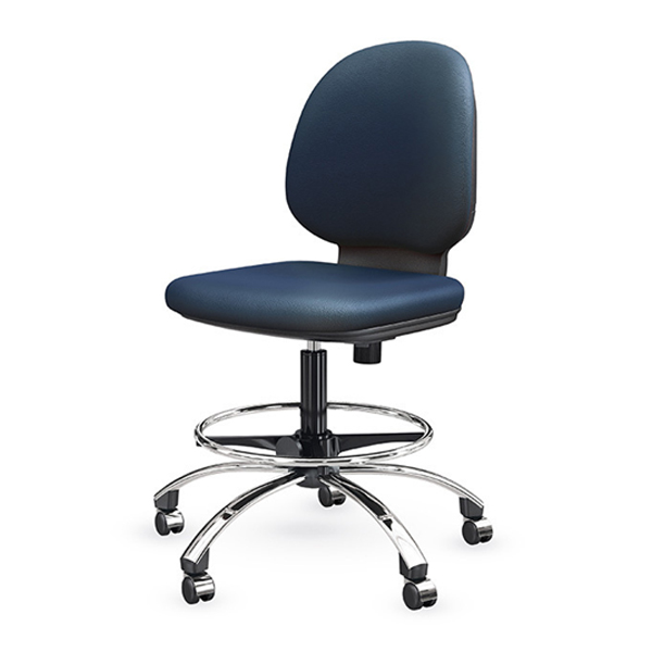 صندلی اپراتوری اروند مدل ۵۴۰۶ از زاویه رو به رو مشخص است که دسته ندارد و رکاب یا زیر پایی در آن تعبیه شده است.