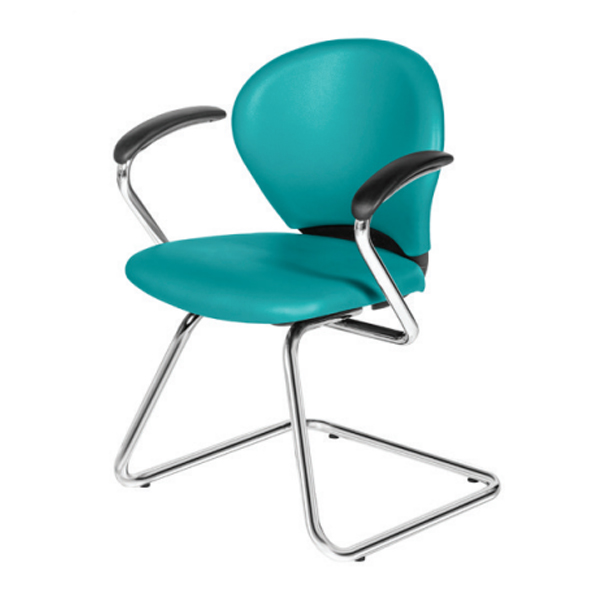 صندلی کنفرانس ROMA داتیس مدل CR425 دارای تشک کف و پشت به رنگ آبی است که پایه ی ثابت یو شکل و دو دسته در طرفین دارد.