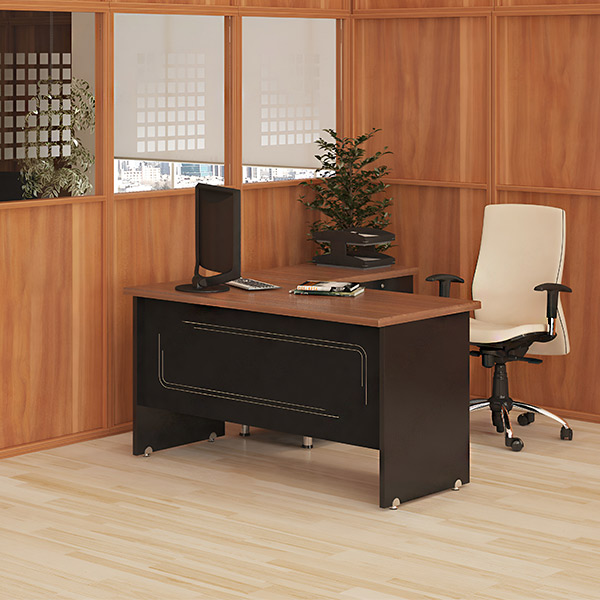 نمای رو به رویی چیده شده مجموعه میز اداری سراوان در محیط