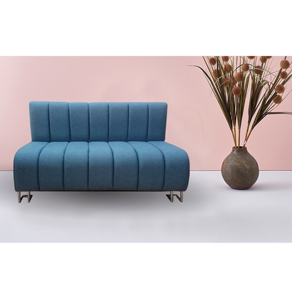 مبل رستورانی نظری مدل ناپولی F105 رنگ آبی در محیط از نمای روبهرو