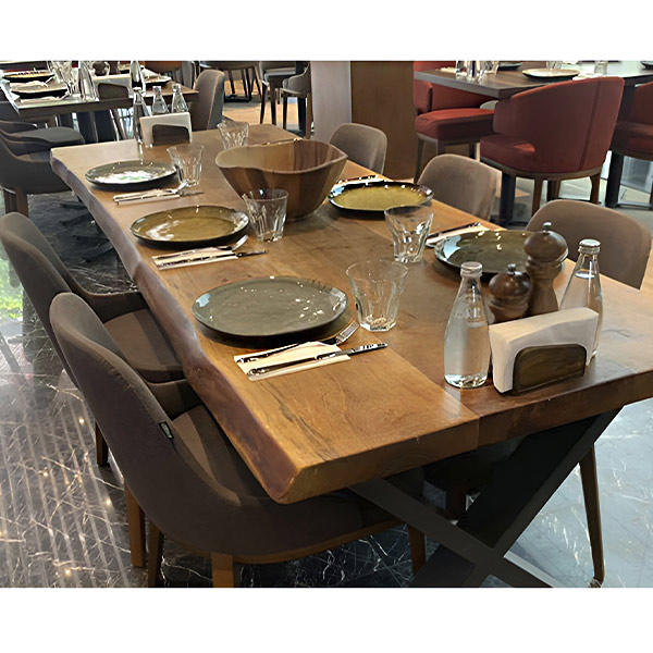 صندلی بدون دسته نظری مدل پارما P930 چیده شده در کنار میز