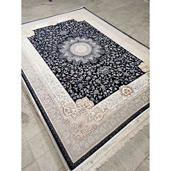 نمای دیگر فرش 700 شانه طلاکوب سیرنگ طلایی مدل آنیتا رنگ سرمهای