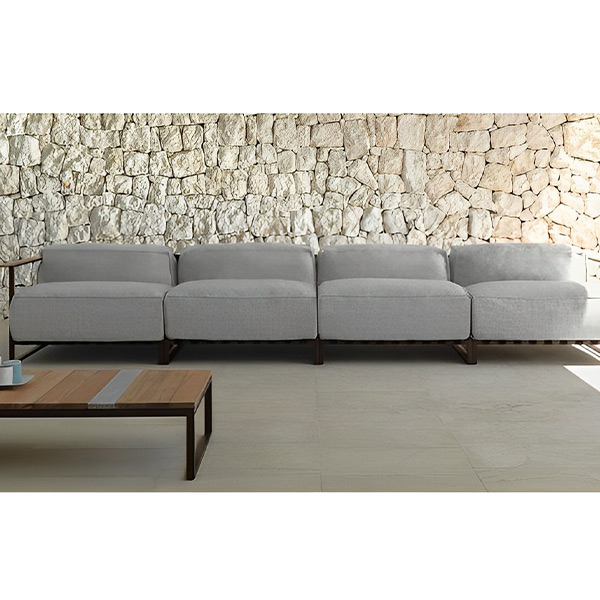 چند مبل تک نفره بدوندسته نظری مدل دنیز لانژ در کنار هم در دکوراسیون فضای باز