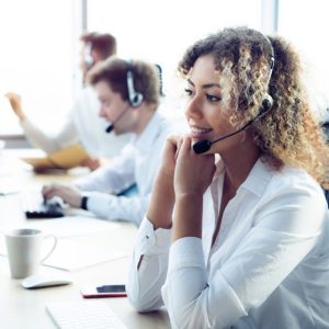 میز کار گروهی برای پاسخ به تماس تلفنی