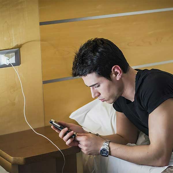 استفاده از موبایل هنگام شارژ شدن